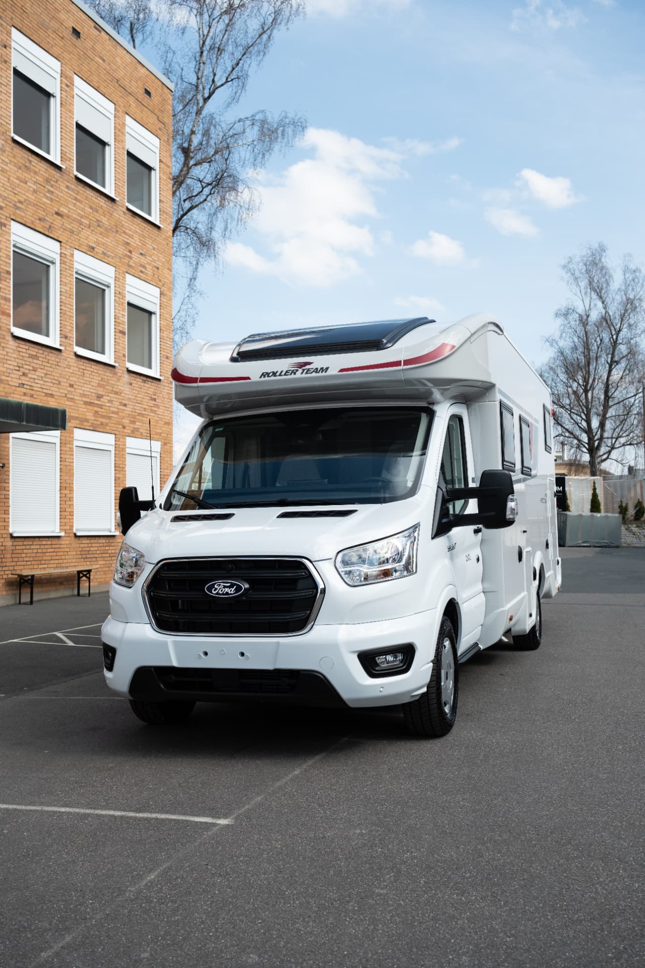 Wohnmobil Frontansicht mit glänzendem Lack