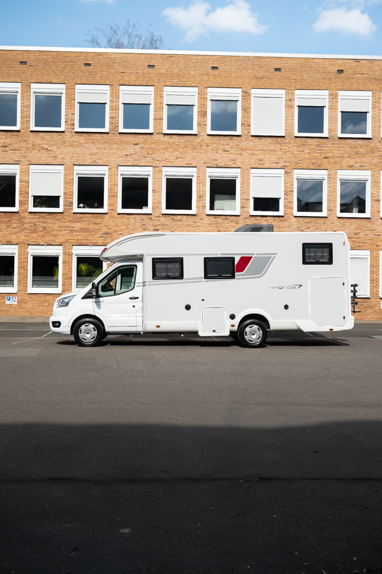 Wohnmobil Seitenansicht nach der Aufbereitung